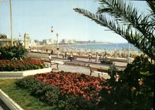 CPM Les Sables d'Olonne La Plage et le Remblai 
