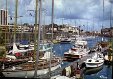 CPM Deauville Calvados Le port des yachts Bateaux de peche