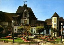 CPM Deauville Calvados La Plage Fleurie L'Hotel de Ville 