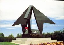 CPM Normandie France Noyers Bocage Calvados Monument erige a la memoire des pilotes de Typhoon