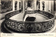 CPA Chantilly Le Chateau Rampe de l'Escalier d'Honneur 