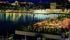 CPM Monaco la nuit Vue generale sur le Port la Terrasse et la Piscine de l'Hotel de Paris 