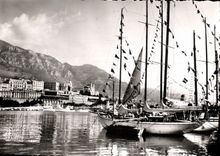 CPM Principaute de Monaco Les yachts au port Au fond Monte Carlo Bateaux