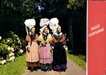 CPA Basse Normandie Nord du Cotentin Paysannes en tenue de fete 19 S portant les coiffes de Montebou
