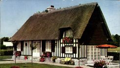 CPM La Luxuriante Normandie Maison Normande au toit de Chaume 