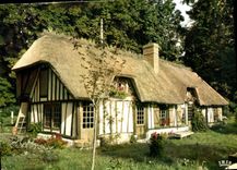 CPM La Luxuriante Normandie Maison Normande au toit de Chaume 