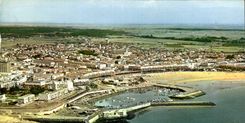 CPM La Cote de Beaute royan Charente Maritime vue d'ensemble au premier plan le Bac reliant Royan a 