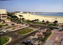 CPM Royan la nouvelle Place et la Plage 