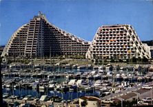 CPM La Grande Motte Herault la Grande Pyramide l'Eden le Port 