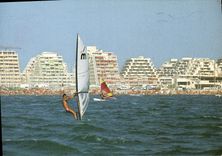 CPM La Grande Motte les Planches a voile la Plage 