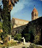 CPM Abbaye de N D de Lerins Ile Saint Honorat Cannes Jardin St Bernard a l'interieur de l'Abbaye 