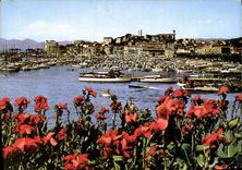 CPM Cannes vue generale sur le Suquet et un coin du Port 