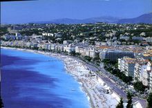 CPM Nice Alpes Maritimes Fortes lumieres sur la Promenade des Anglais 