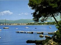 CPM Cote d'Azur le Cap d'Antibes et ses calanques au fond Juan les Pins 