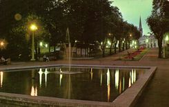 CPM Aix les Bains Savoie le parc et au fond l'Etablissement Thermal 