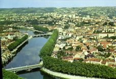 CPM Montlucon vue aerienne sur le Cher et la Ville 