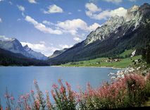 CPM Sufers Gr mit Stausee an der San Bernardinostrasse mit Guffernull Einshorn und Kalkberge 