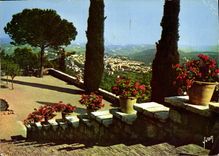 CPM Vence Alpes Maritimes Le Village vu de la terrasse 