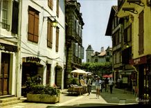 CPM St Jean de Luz Rue de la Republique 