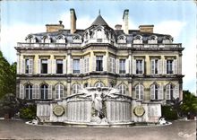 CPM Epernay Marne L'Hotel de Ville et le Monument aux Morts 