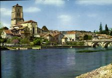 CPM Saint Astier Dordogne La vue generale et les bords de l'Isle 