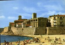 CPM Antibes La Plage de la Gravette et les Remparts 