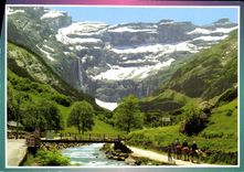 CPM Haute Pyrenees Gavarnie Le Cirque et le Gave 