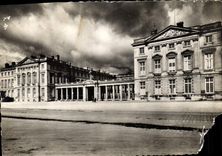 CPM Compiegne Oise Facade du Palais 
