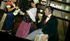 CPM La Normandie Couple bourgeois et servante en costume 