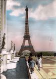 CPM Paris La Tour Eiffel et la Terrasse du Palais du Chaillot 