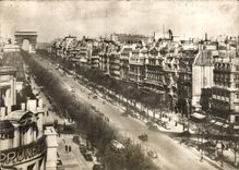 CPM Paris L'Avenue des Champs Elysees 