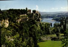 CPM Aux Confins du Perigord Perche sur une falaise le Chateau de Belcastel 