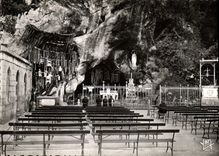 CPM Lourdes La Grotte Miraculeuse 