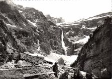 CPM Cirque de Gavarnie Htes Pyrenees l'Entree et l'Hotel du Cirque 