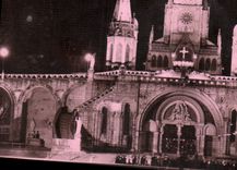 CPM Lourdes Hautes Pyrenees La Basilique Illuminee 