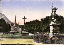 CPM Lourdes St Michel la Croix des Bretons et la Basilique 