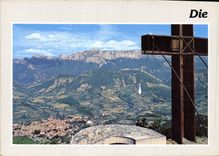 CPM Die Drome vue generale de Die prise de la Croix de Justin et table d'orientation Vallee de la dr