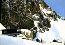 CPM Pic du Midi d'Ossau le refuge de pombie devant la muraille de Pombie 