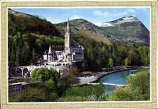 CPM Lourdes la Basilique le Gave 