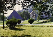 CPM Lourdes Cite Saint Pierre Secours Catholique Pavillon Pelerins et Cairn Saint Laurent 