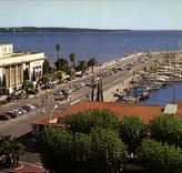 CPM Cannes le Casino Municipal et un Coin du port dans le Lointain les Iles de Lerins vue prise de l