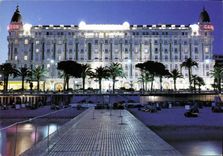 CPM Cannes Alpes Maritimes l'Hotel Carlton en debut de nuit 