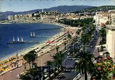 CPM La Cote d'Azur Cannes A M la Plage de la Croisette le Palais des Festivale et le Suquet vus du C