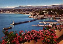 CPM Cote d'Azur French Riviera Nice Alpes Maritimes le vieux port et la Baie des Anges 
