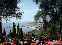 CPM Reflest de la Cote d'Azur Menton Echappes sur la Ville 