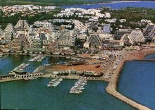 CPM Le Littoral Languedocien La Grance Motte vue aerienne Dans le fond le Ponant 