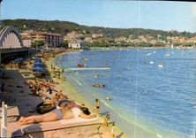 CPM Lumiere et Beaute de la Cote d'Azur Ste Maxime vue generale de la Plage 