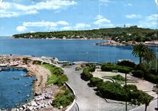 CPM Antibes Le Cap et le phare 