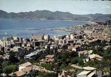 CPM La Cote d'Azur Cannes A M Vue generale prise de Super Cannes Au fond l'Esterel 