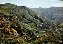 CPM Ardeche Pittoresque La Vallee de l'Ardeche en haute montagne La route de Vals les Bains a Peyreb